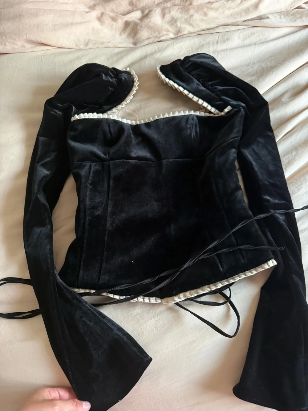 House of cb noa puff shoulder velvet top